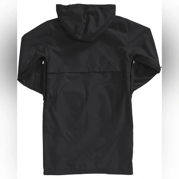Gear up in the TYR Youth Alliance Podium Parka.